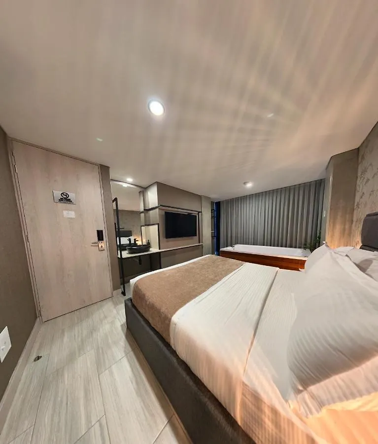 Vpv Suites Medellín 4*,